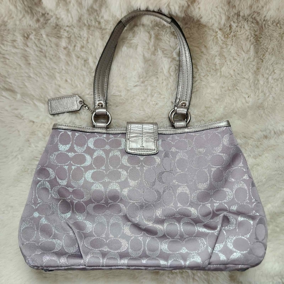 Vintage 2011 Coach Soho East West Signature Tote - Lilac & Metallic Silver - Picture 6 of 16